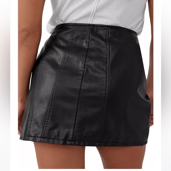 🌻🆕FREE PEOPLE Layla Vegan Mini Skirt-Sizes 2 & 10 - Picture 12 of 16